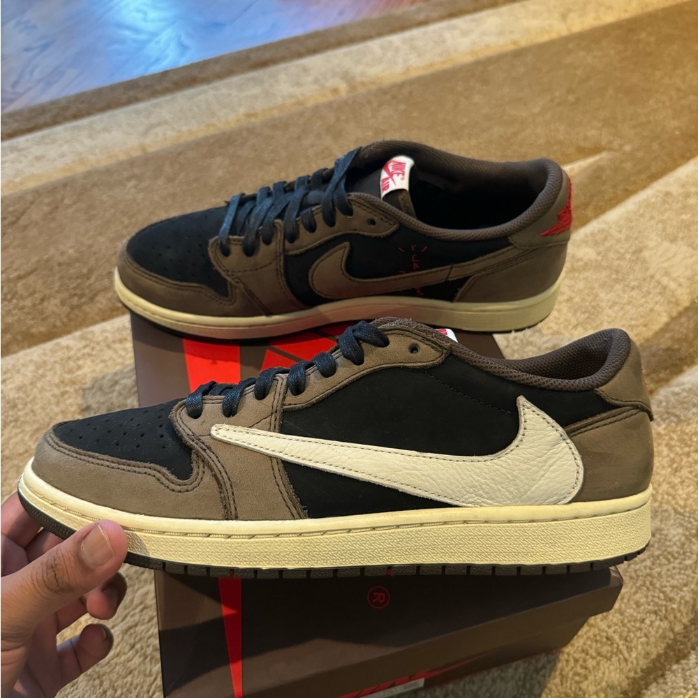TRAVIS SCOTT AIR JORDAN 1 MOCHA